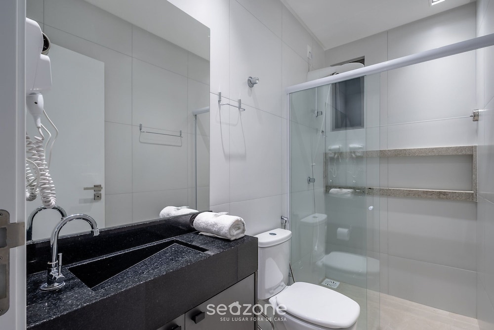 Your Exclusive Stay With Pool and Jacuzzi Just 500 Meters From the Beach - ELF