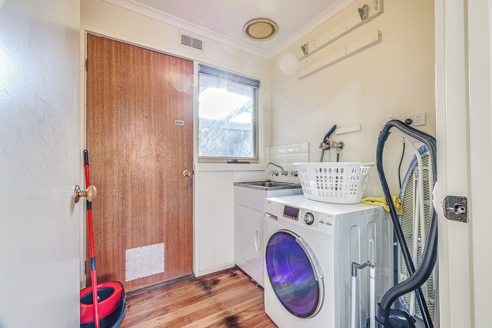 StayAU Newly Modern Comforts 3BRM Home Cranbourne