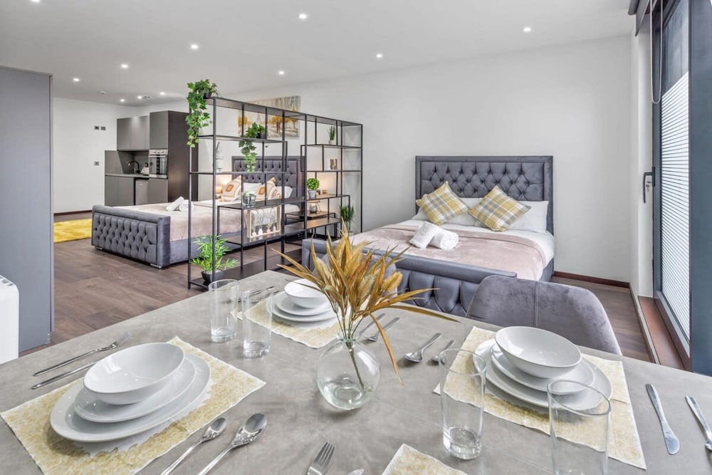 Luxury Sleeps 4 Studio Flat