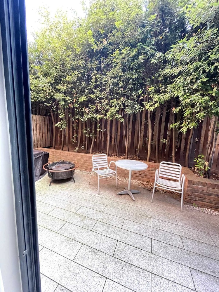 Pristine 1bedroom Flat W/private Patio - Stockwell!