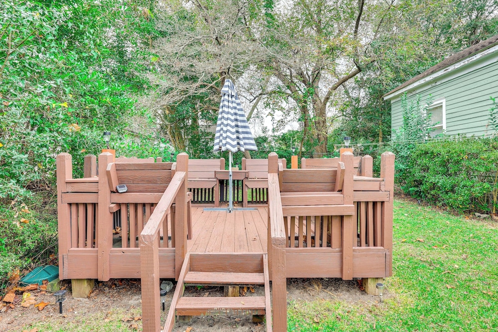 1 Mi to Dtwn Wilmington: Quiet Cottage w/ Deck