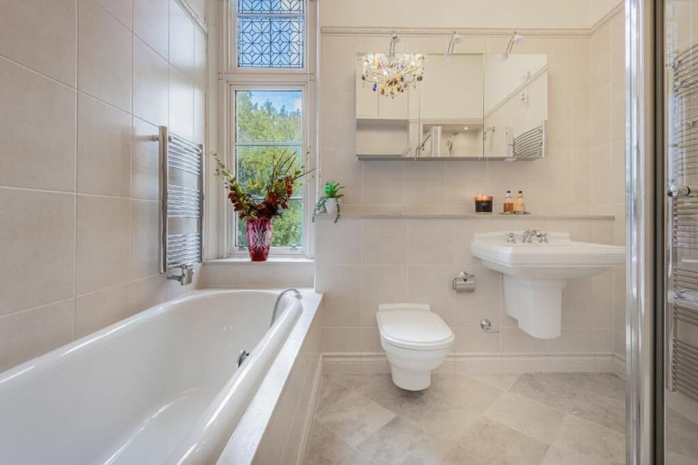 Kendal - Gothic Hall - Luxury Rooms or Apartment