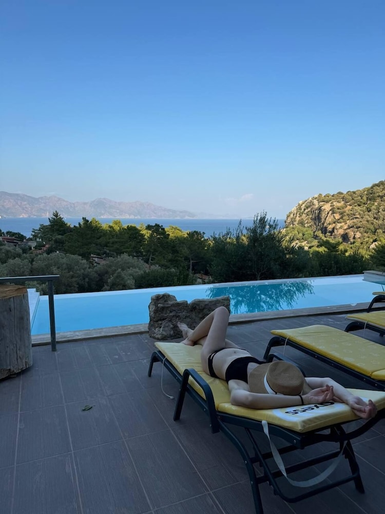 Amos Sea View