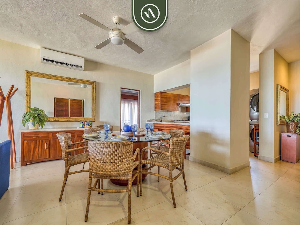 Oceanview 4 BR Condo - Pool - Beach - Terrace
