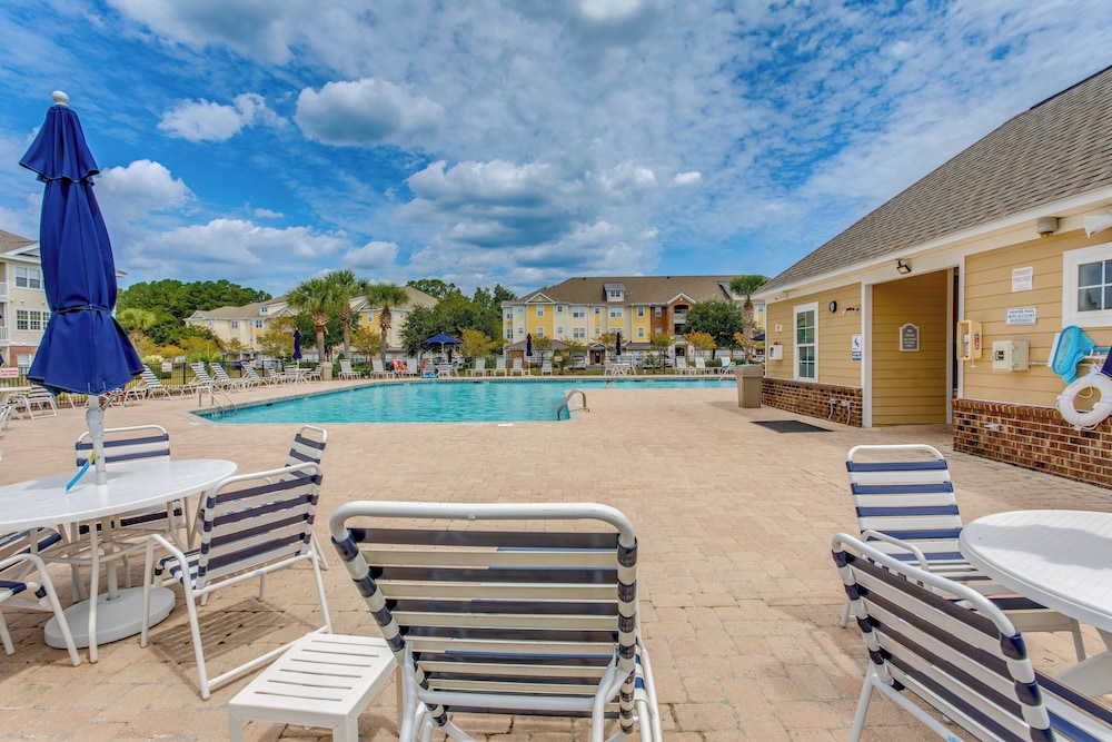 Condo w/ Golf Course View in Barefoot Resort!