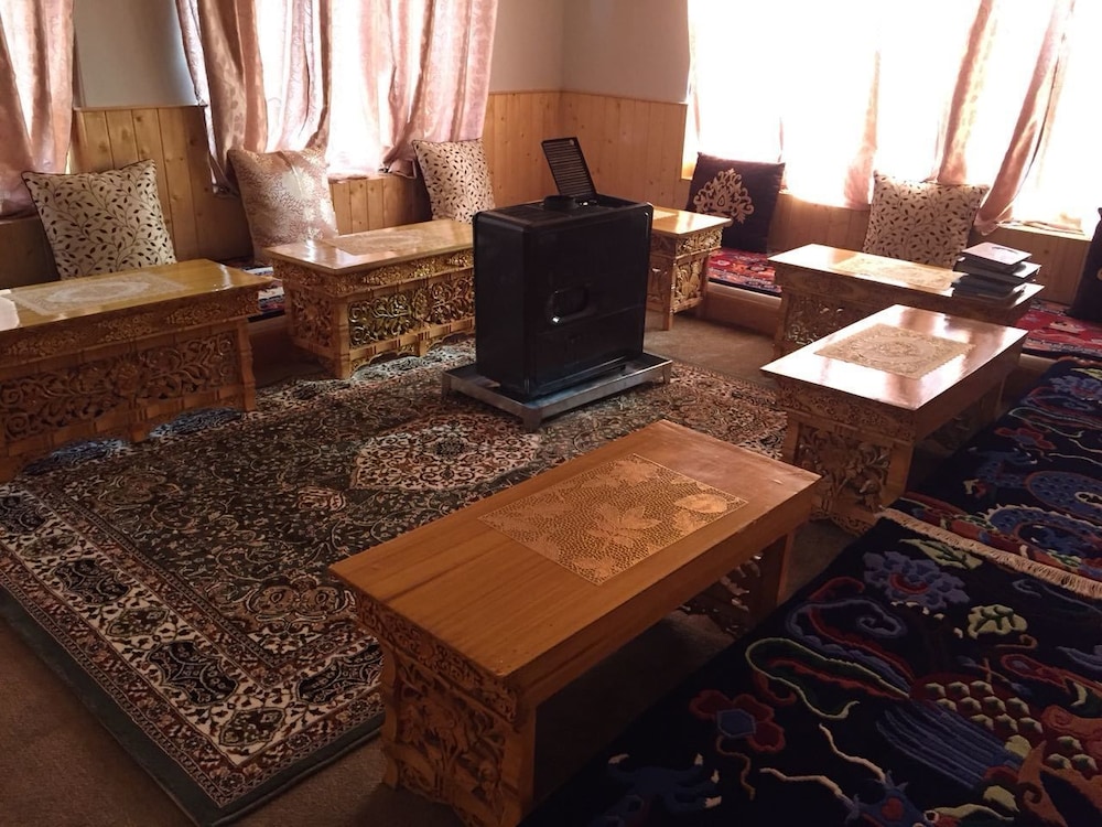Chakshi Guest House