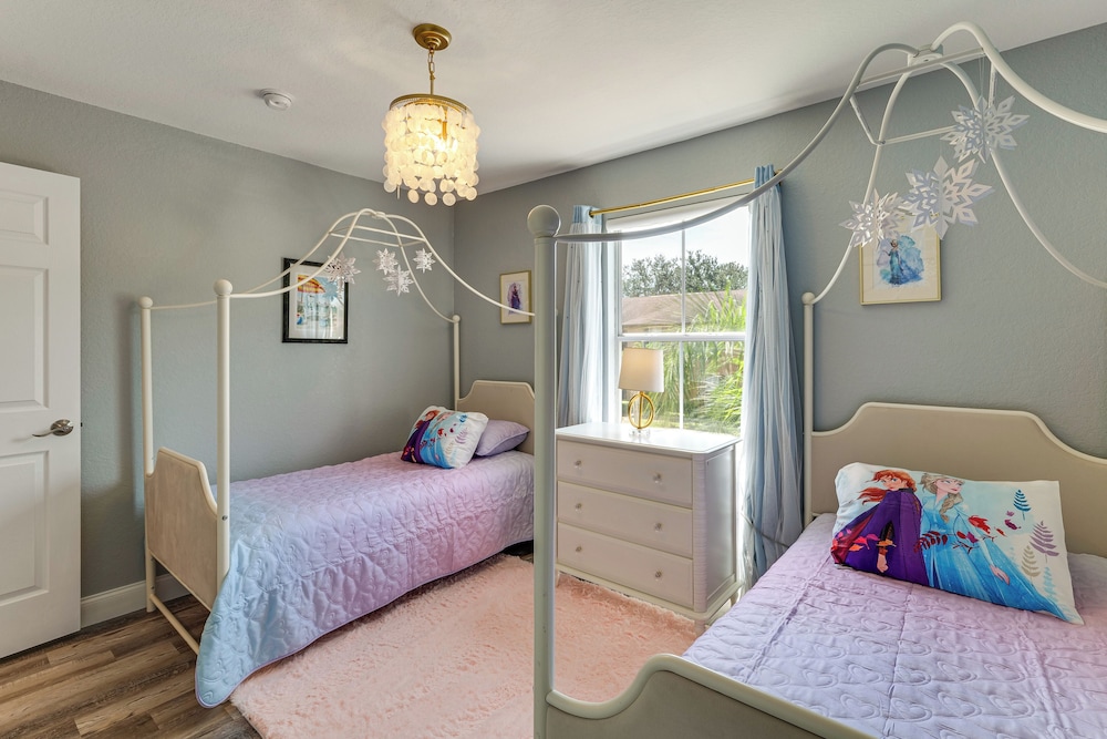 Regal Palms Gem Near Disney w/ Patio, Themed Rooms