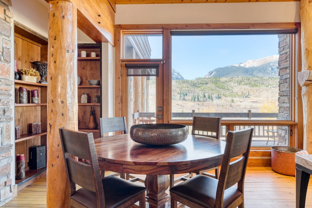 Summit County Vacations - Topaz Estate by Avantstay Luxe Home, Pool View - Property Image 33