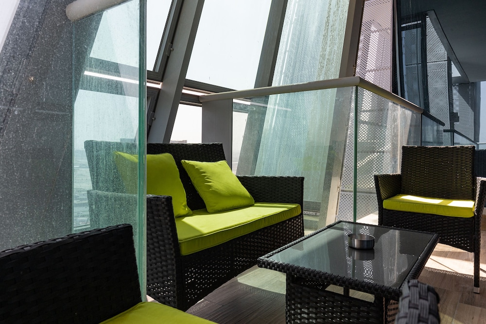 GLOBALSTAY. J One Tower Apartments