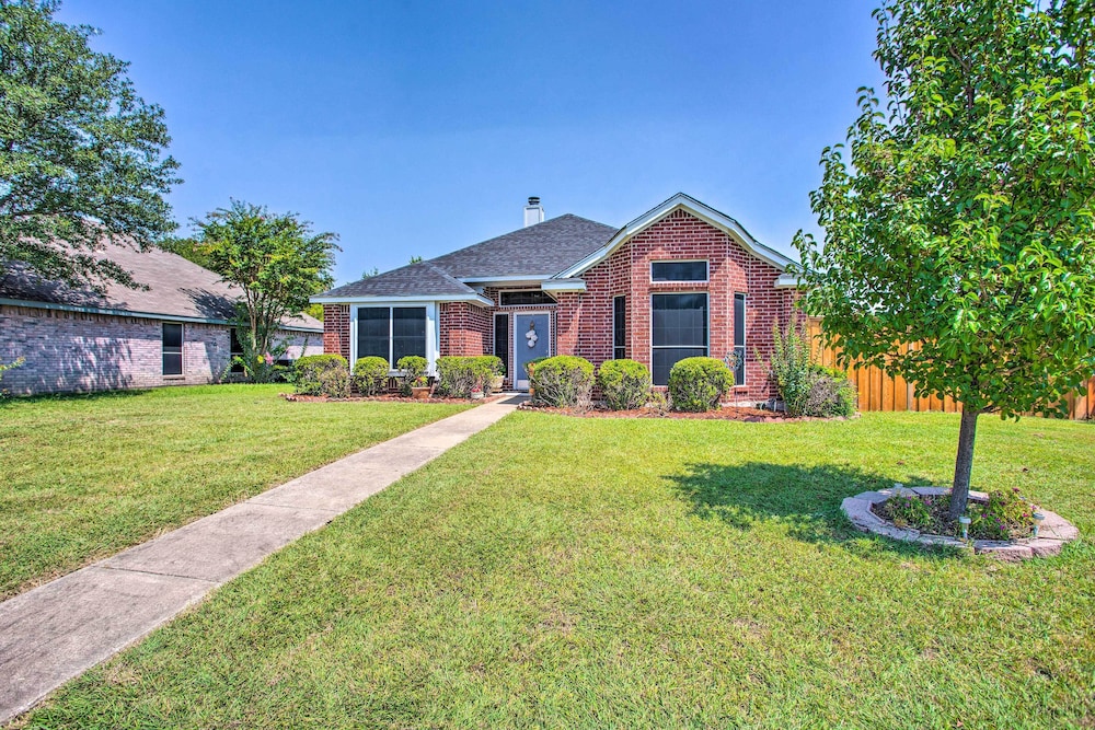 Family-friendly Rowlett Home: 23 Mi To Dallas - Property Image 2