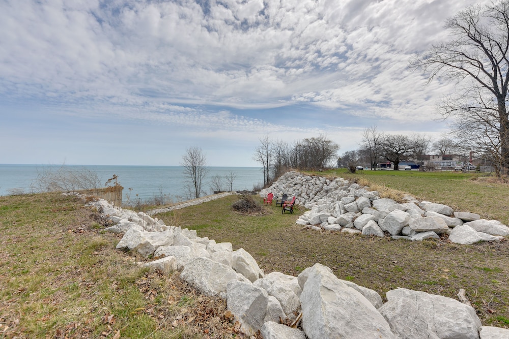 Lake Michigan Vacation Rental w/ Private Beach! - Property Image 2