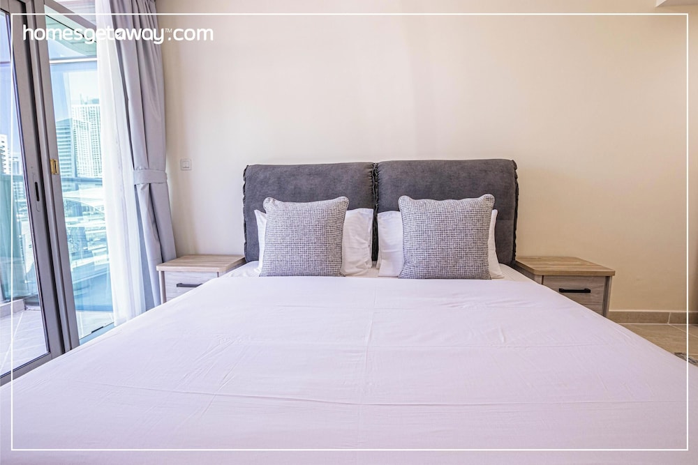 Prime 1BR Global Lake View Mins Metro