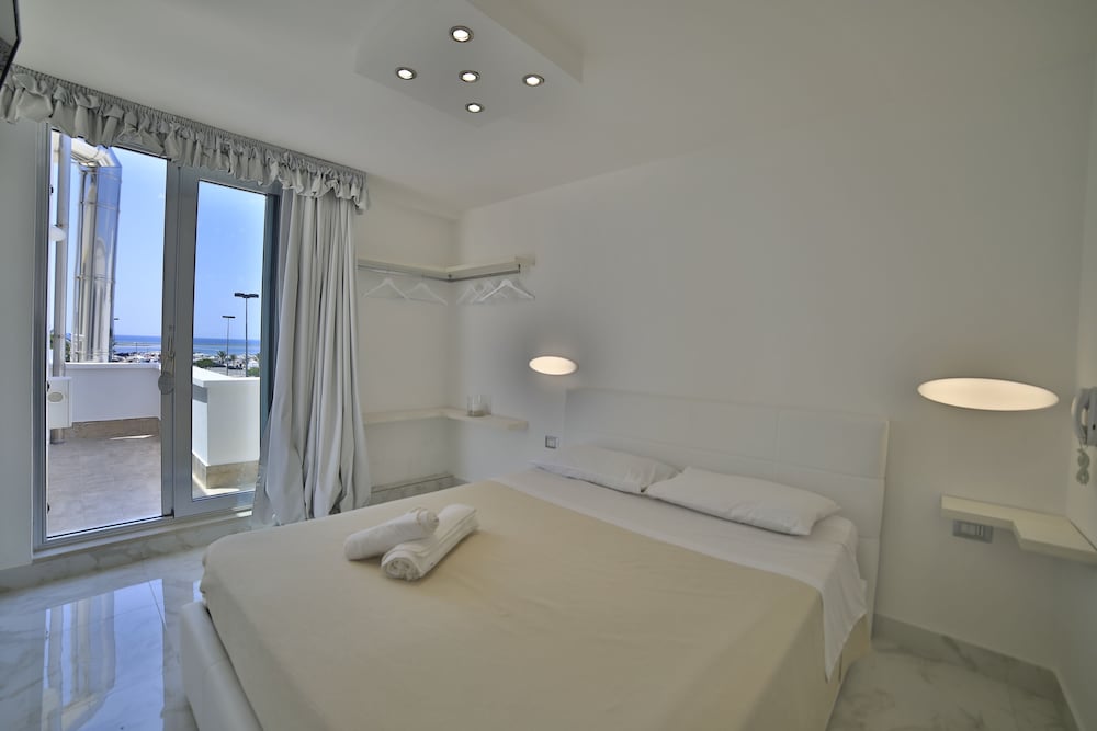 Riviera Luxury Rooms