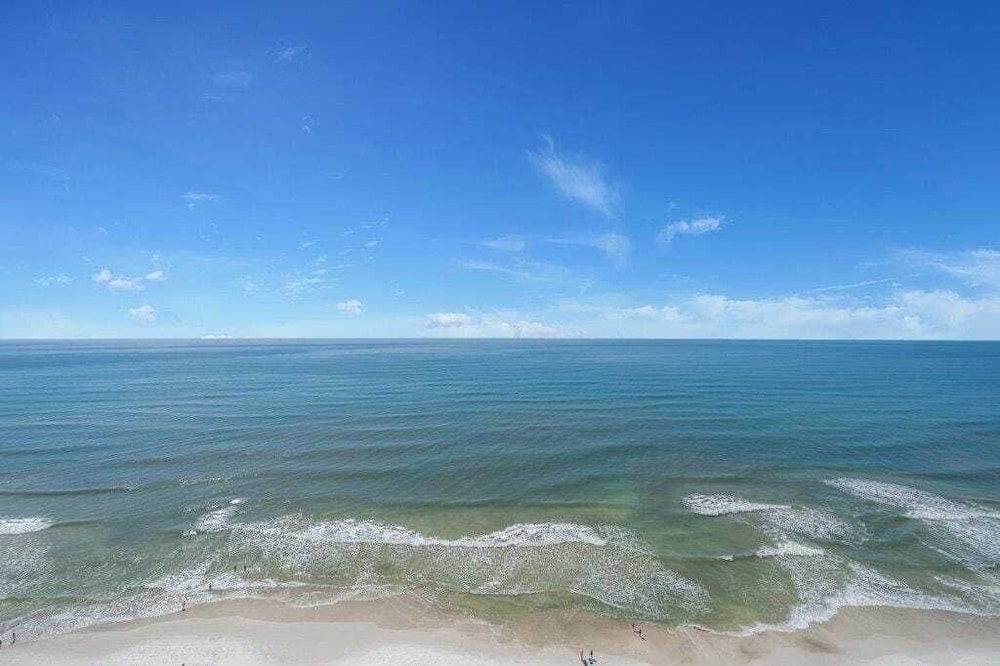 The Shore Break by Avantstay Gulf Front + Pool
