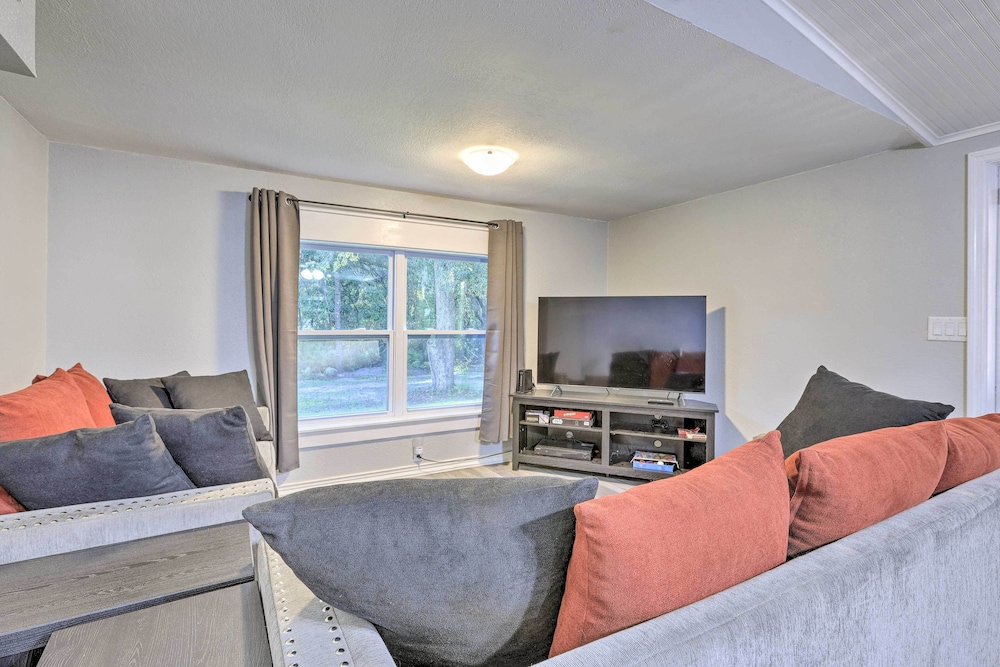 Updated Home Near Manatee Springs State Park!