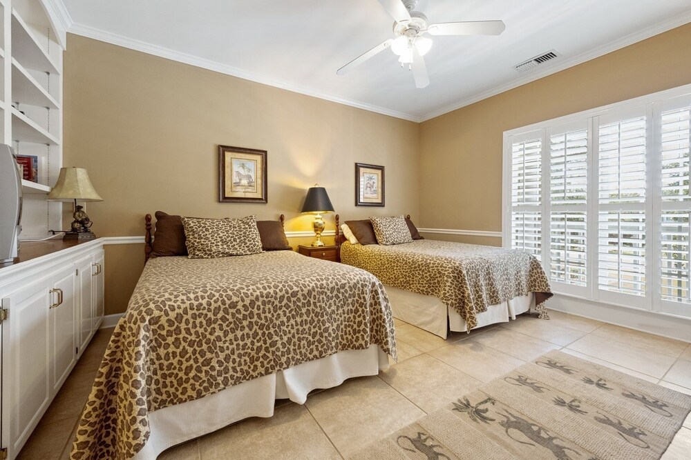 Stunning Marsh Lake Villa Perfect For Entertaining Sue's Way 3 Bedroom Villa by Peace Vacations view 3