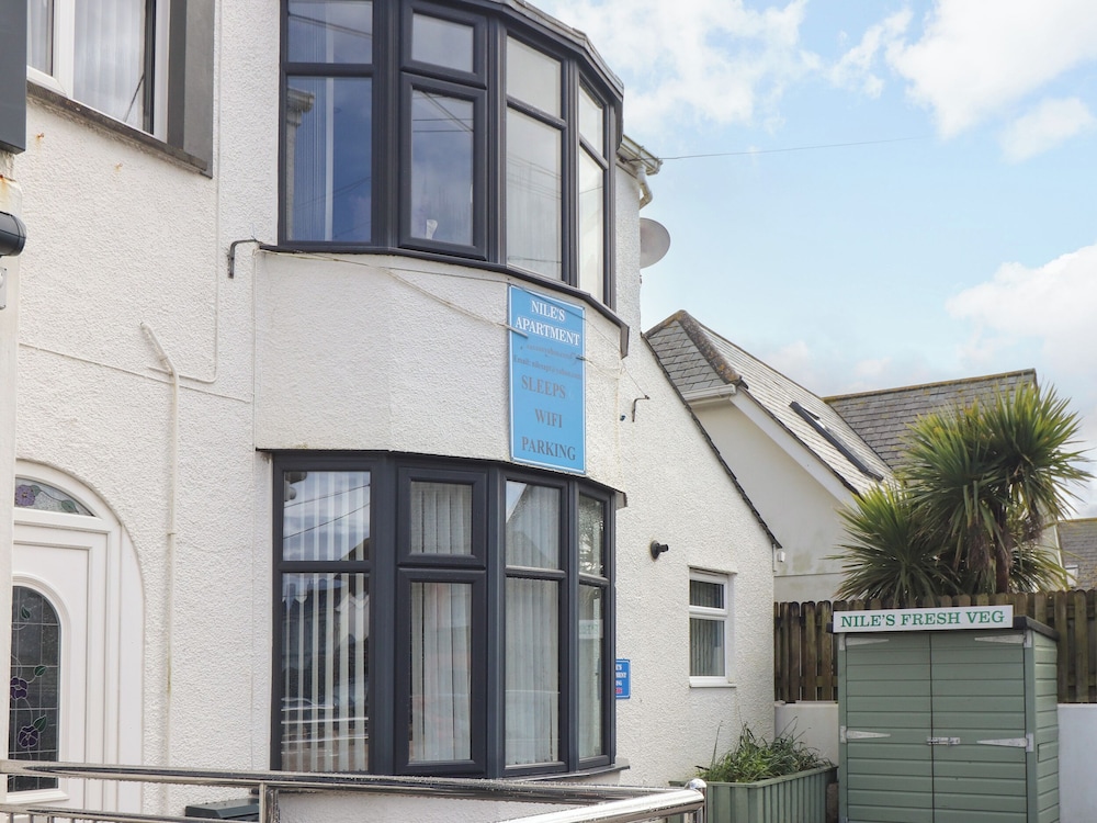 Flat 1 Niles Place