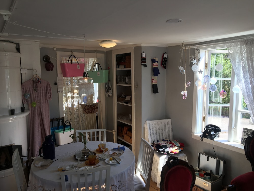 Cafe Sergel Bed & Breakfast