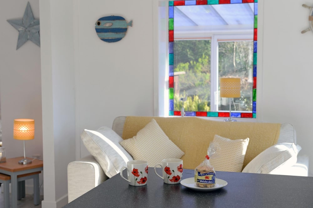 S r M r - Log Burner Peaceful Cottage Dog Friendly view 3