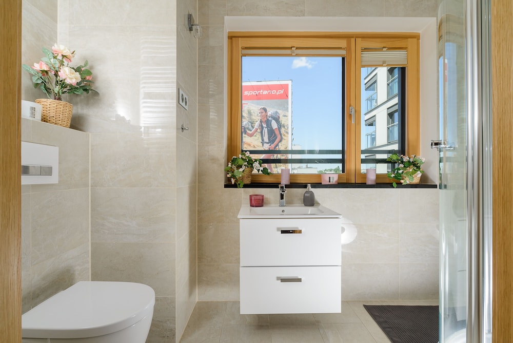 Stylish and new apartments in Warsaw view 5