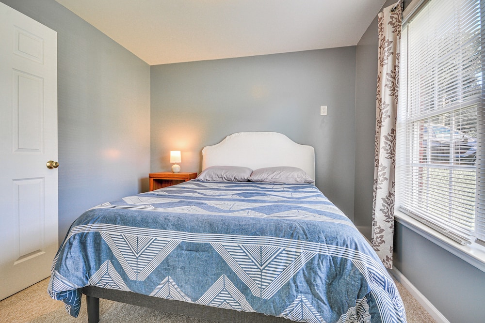 < 4 Mi to Dtwn Greensboro: Renovated Home w/ Yard!