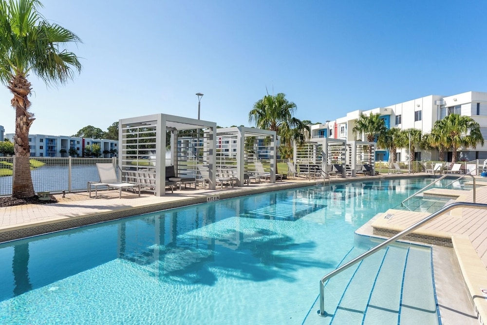 Daytona 2BR Getaway Parking Family & Pet-friendly