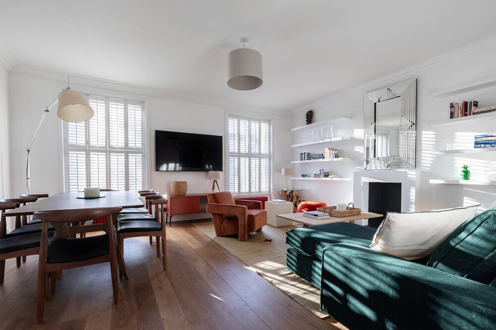 St Stephen's Gardens VII by Onefinestay