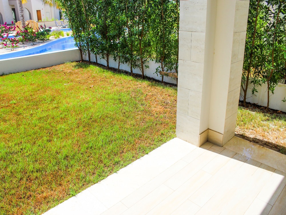Serene 1-bedroom With Pool View