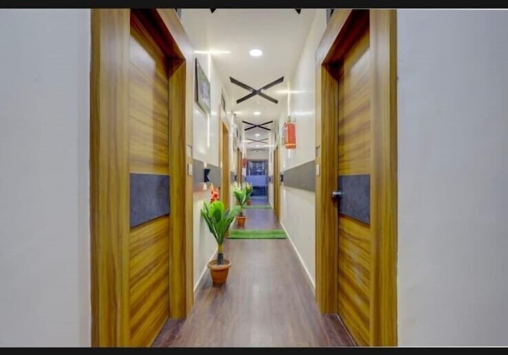 HOTEL SAROVAR INN C G ROAD