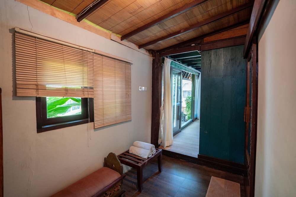 Room-cozy 3-bedroom Lumbung Cabin in Cen