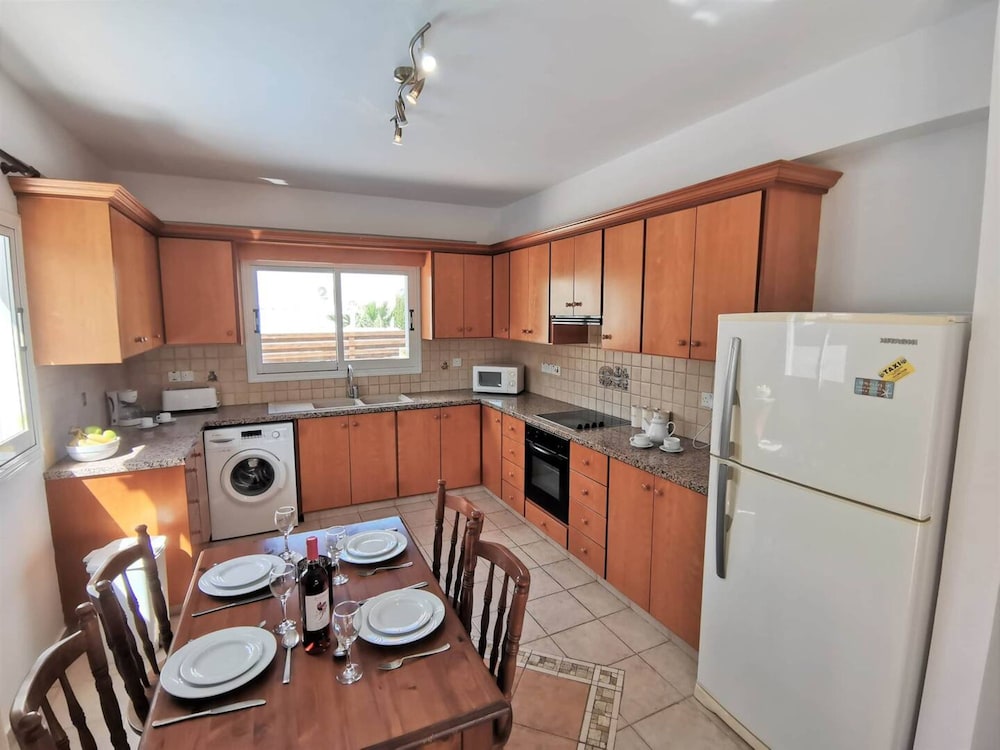 Sobella Villa - 3 Bedroom Villa With 10 x 4 Pool