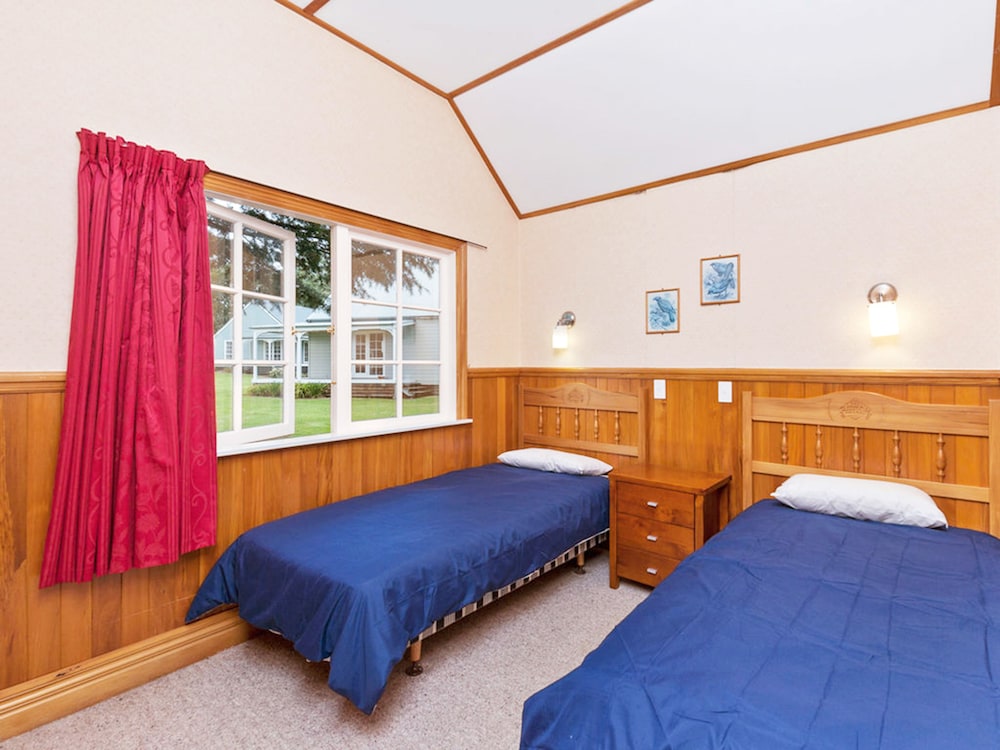 2 Bedroom Cottage near Huka Falls view 4