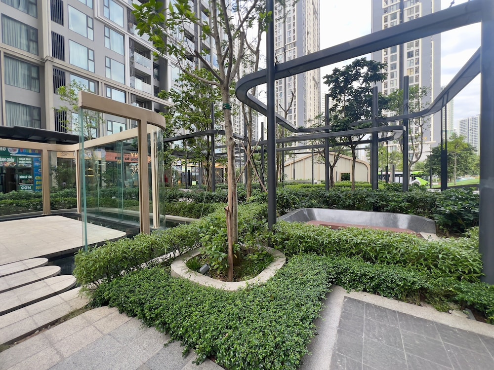 Luxhousing Masteri West Heights