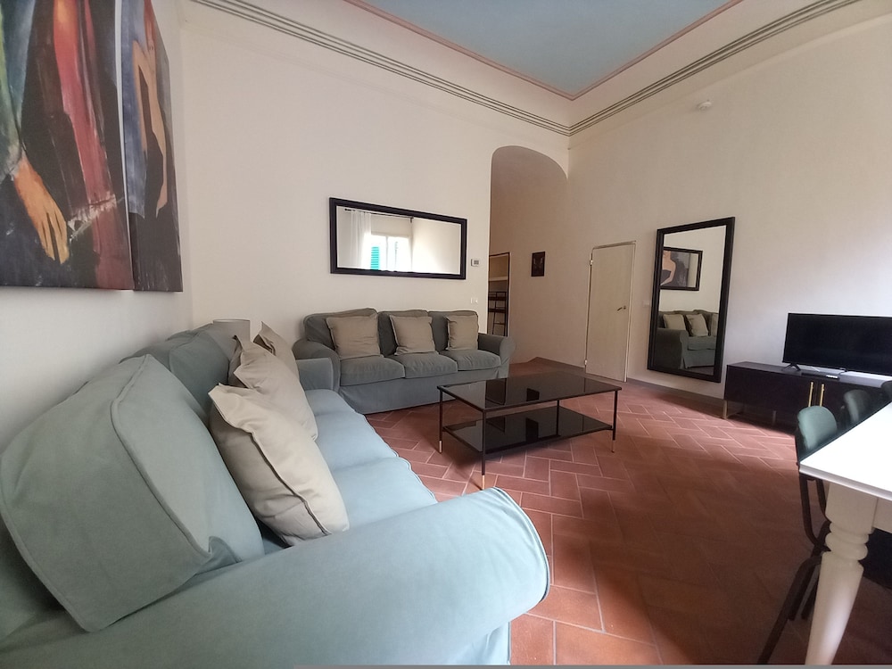 Moro in Firenze With 4 Bedrooms and 2 Bathrooms