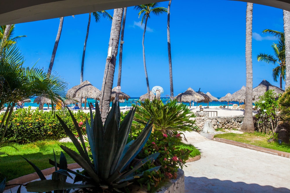 Los Corales Beach Village