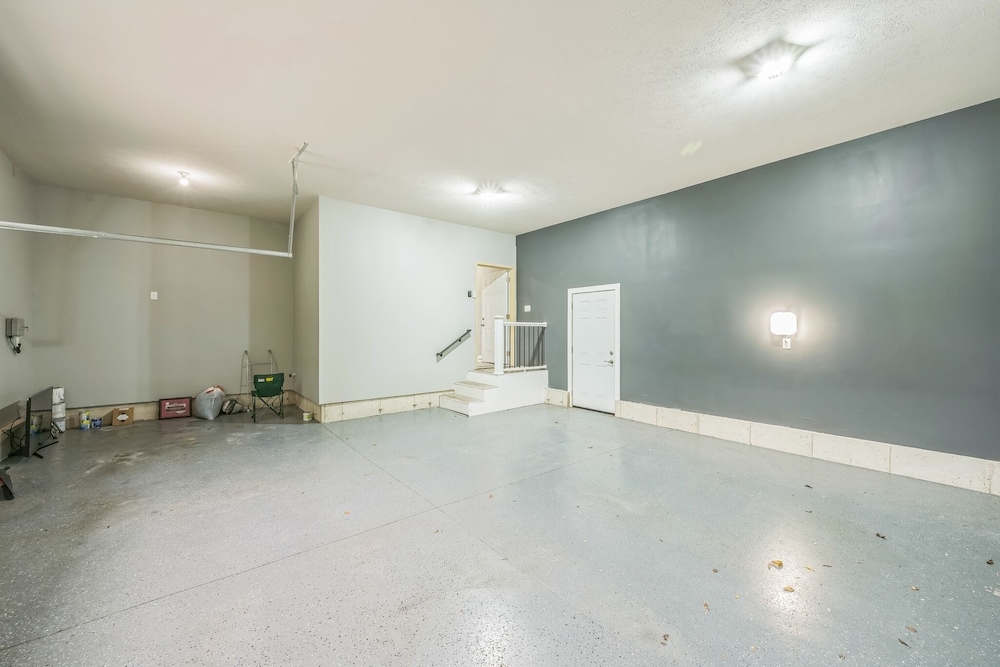 Pet-friendly Getaway With Golf & Private Patio Retreat 4 Bedroom Home