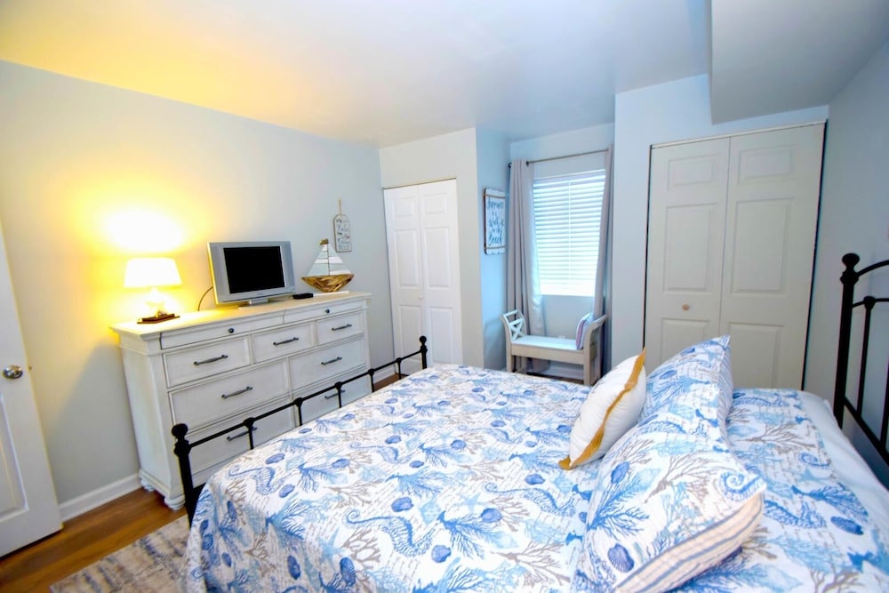 Jamaica Ii 208 1 Bedroom Condo by RedAwning view 2