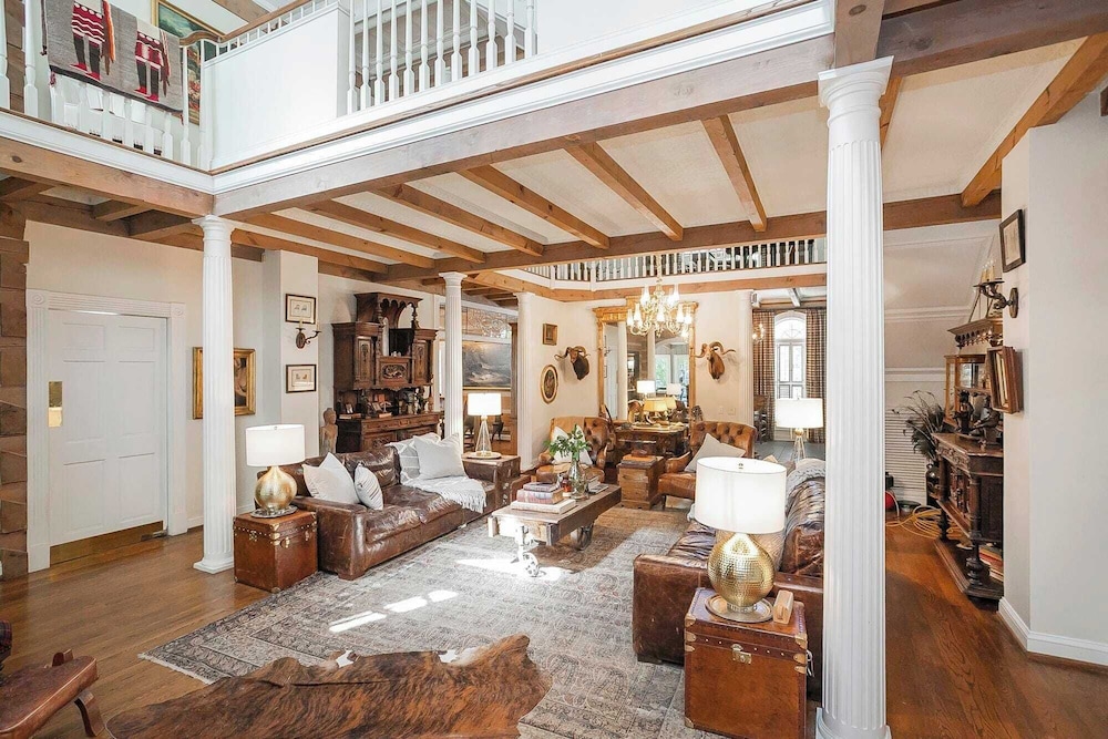 35 Acre Villa w/ Pool, Spa, Wine Cellar & Gym + Near Golf Club La Pearla Ranch by Avantstay