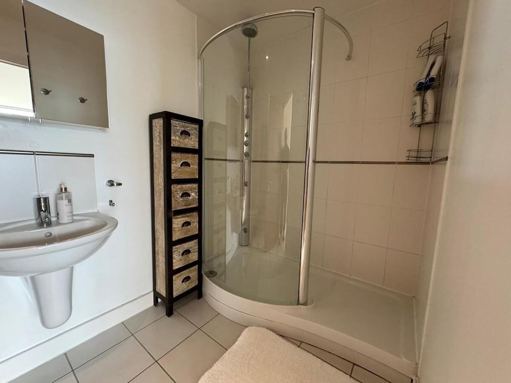 Royal Docks Luxury 3 Bedroom Apartment