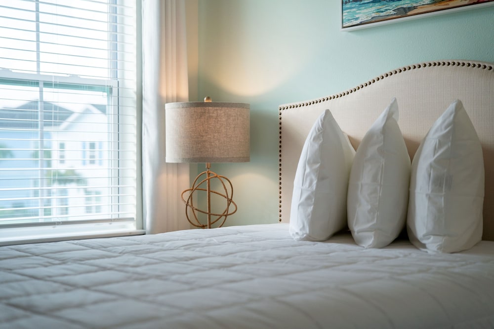 Sunny Breeze At Margaritaville - Image 2