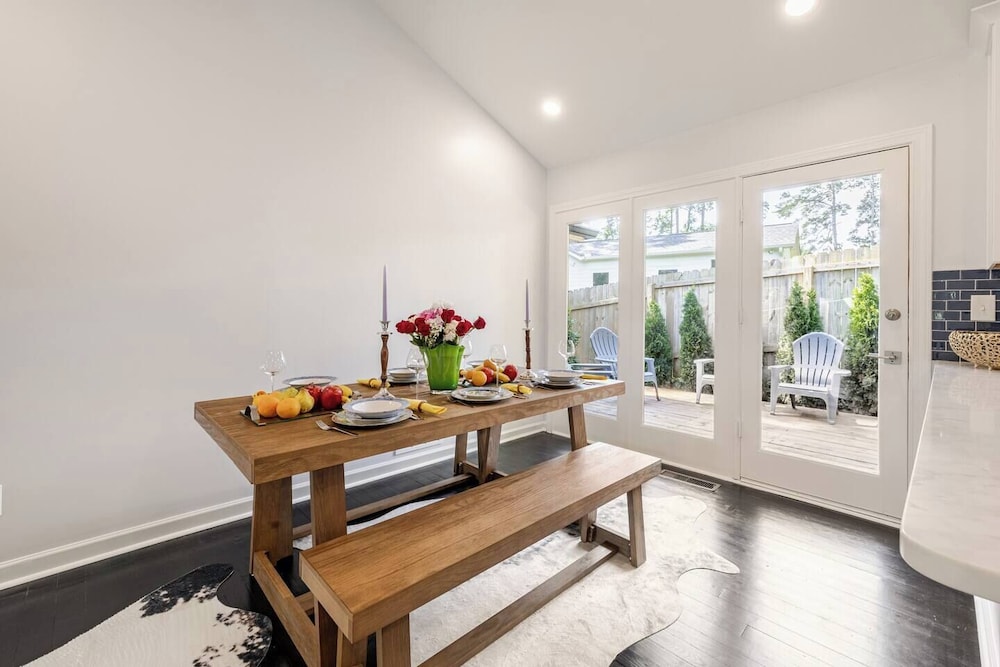 Stylish Comfort Modern Chef Kitchen 4 BR 2 Baths