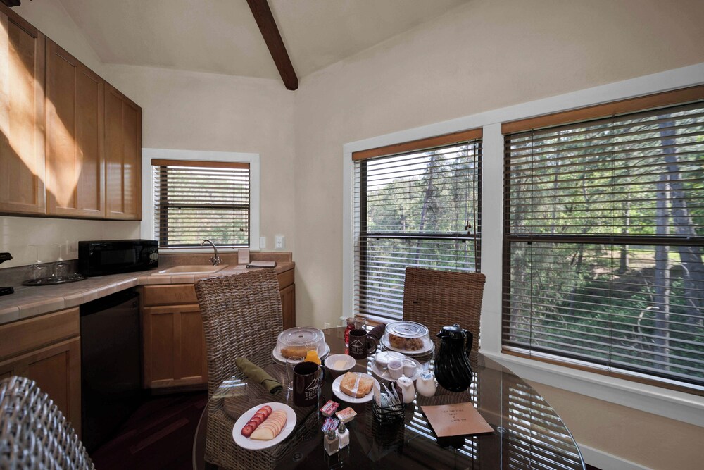 The Inn at Shasta Lake