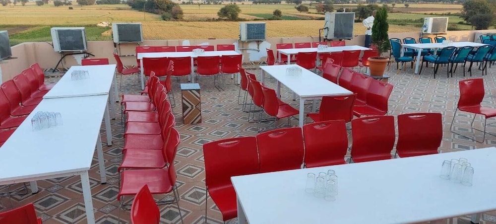 Hotel Karishma Palace Badnawar