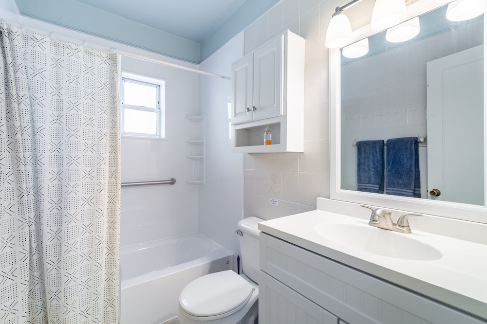 Cute One Bedroom at The Coral Resort Apts by RedAwning view 5
