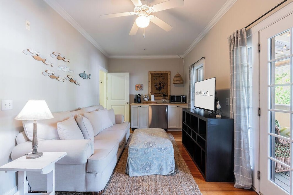 Pearl of the Promenade - Old Town Bluffton, SC 2 Bed Townhome in Prime Location