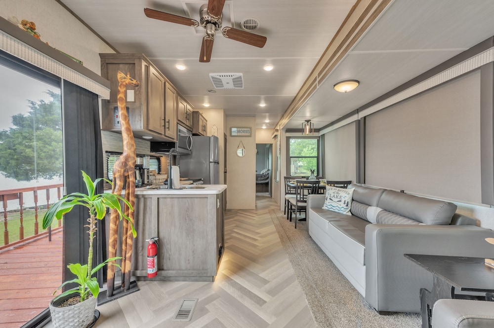Lakeside Retreat On Neely Henry Lake 1 Bedroom Villa by RedAwning - Property Image 2