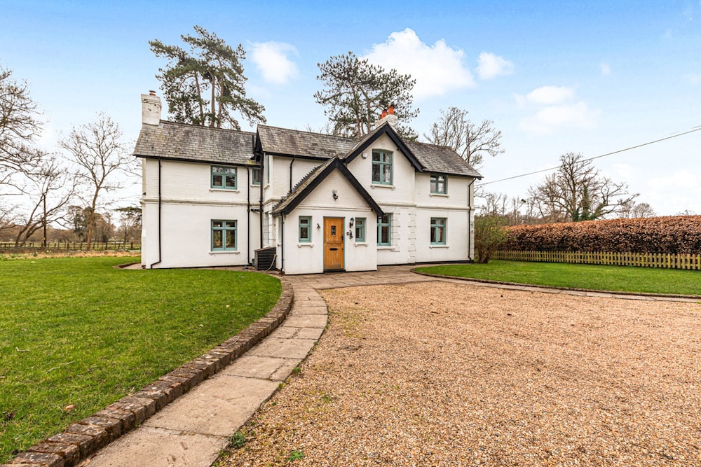 Benhams Country Cottage - From 250 Per Night