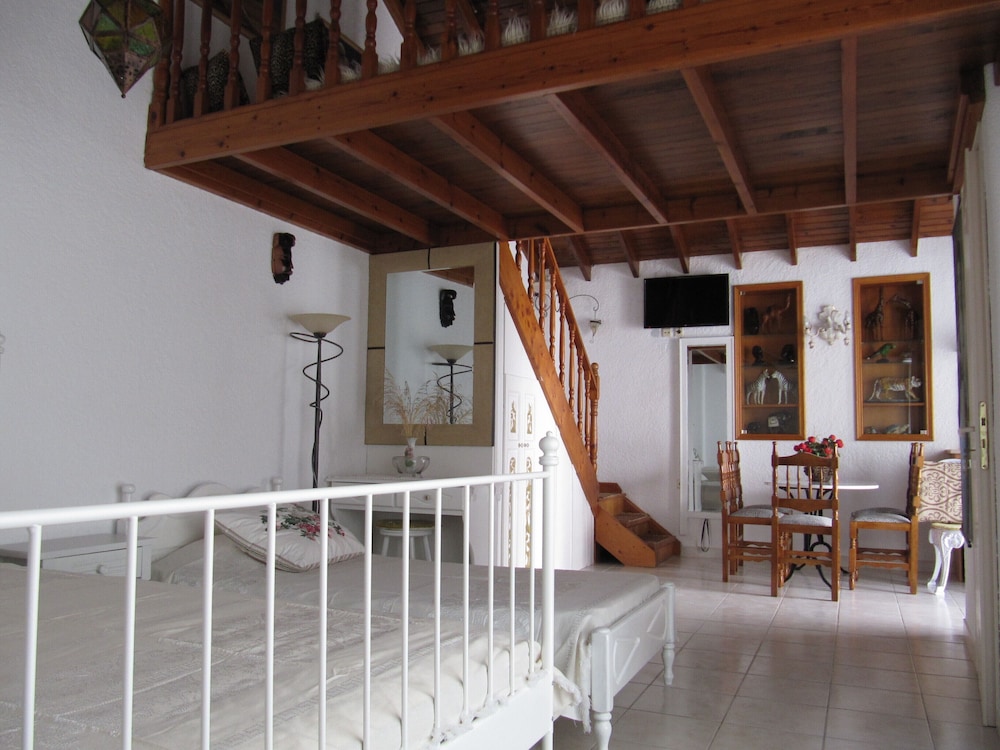 Castellino Studios