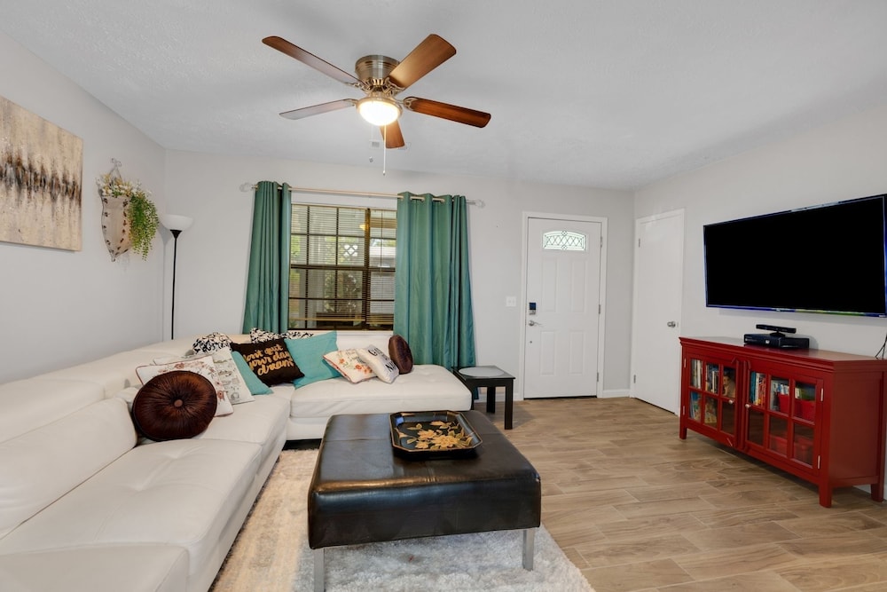 Family-friendly 3br Oasis In Powder Springs 3 Bedroom Home