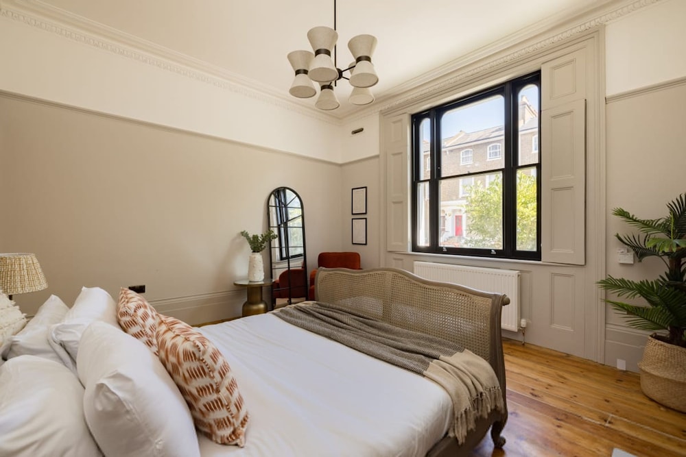 The Tyrwhitt Road Place - Lovely 2bdr Flat With Garden